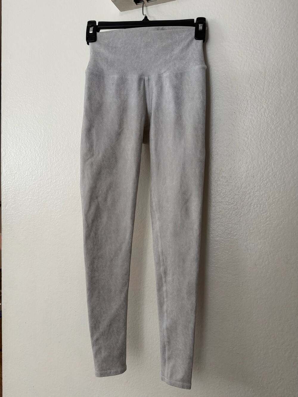 Alo Yoga High Waist Vapor Legging in Light Gray Mineral Wash